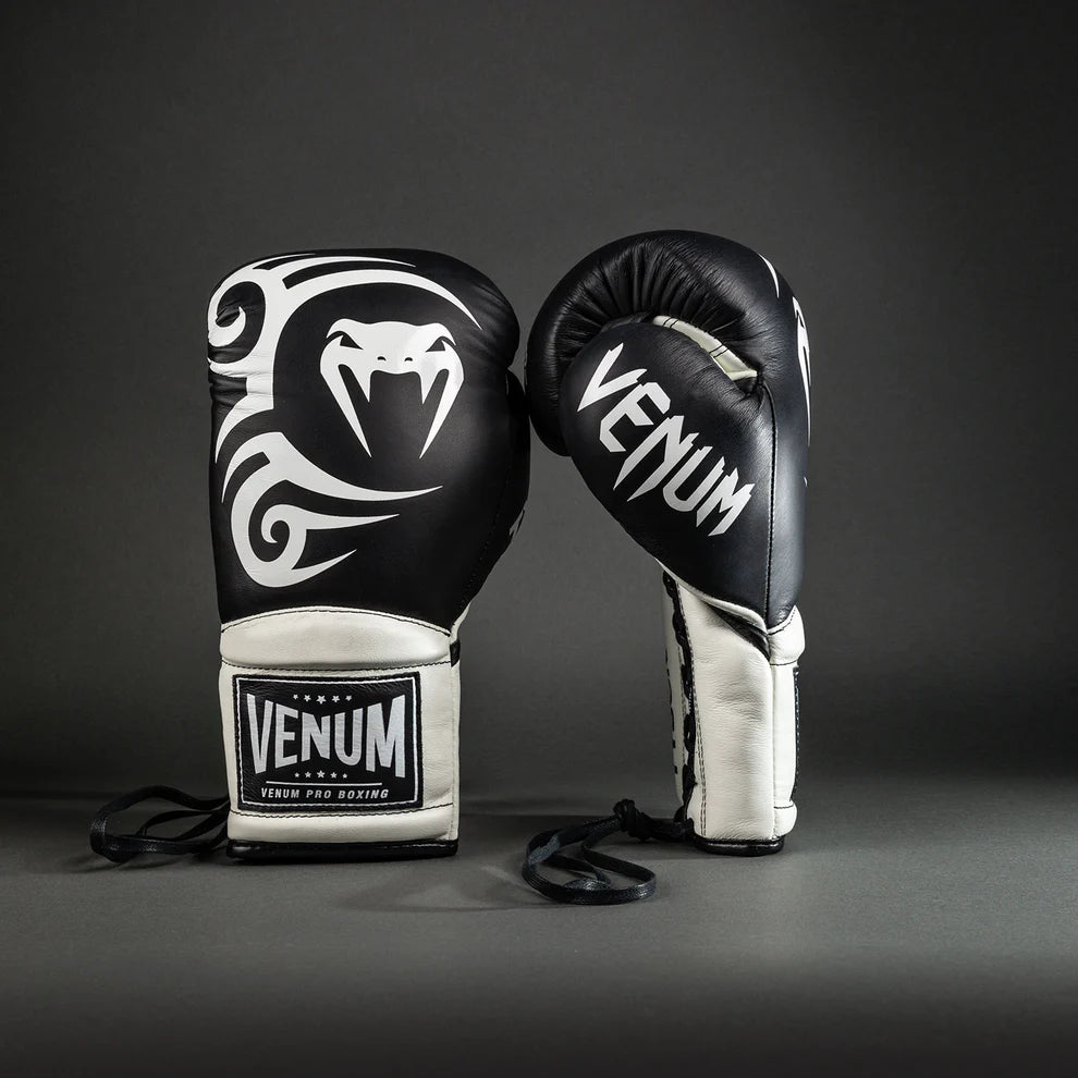Guantes de boxeo profesionales con cordones Venum Giant 2.0 Mike Tyson